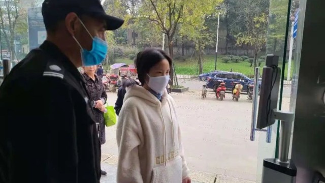 人臉測溫識別一體機(jī)