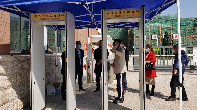 紅外線(xiàn)測(cè)溫門(mén)