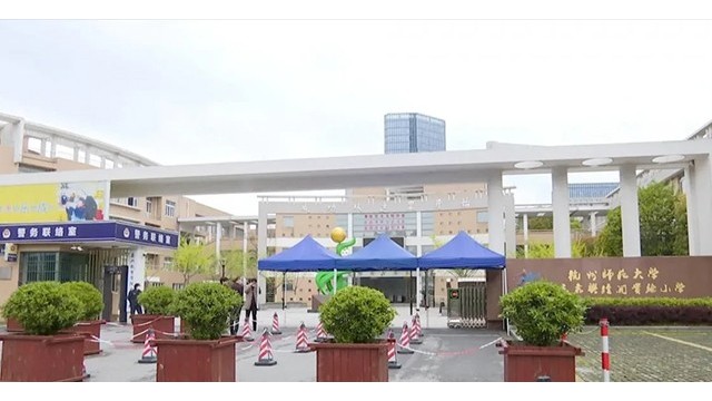 設(shè)置門崗安檢門打造安檢通道，加強(qiáng)校園管理，營(yíng)造安定育人環(huán)境