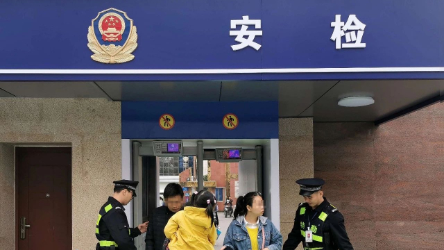 醫(yī)院安檢門價格多少錢一臺？醫(yī)院安檢門保障醫(yī)務(wù)人員生命安全