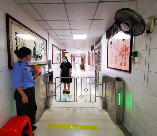 人臉識(shí)別門禁人體測(cè)溫一體機(jī)