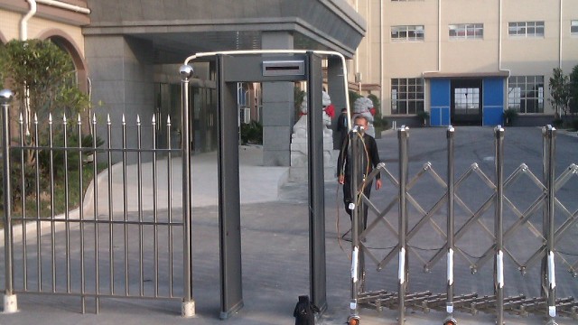 室外金屬探測(cè)門