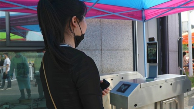 人臉識別測溫閘機一體機