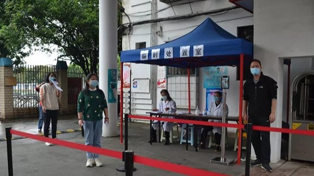 加強校園疫情防控,桂林十七中引進人臉識別測溫儀