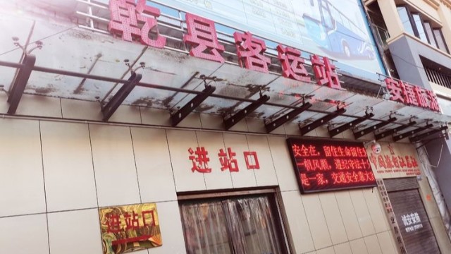 同時(shí)完成人身安檢和體溫檢測,測溫安檢門確保旅客出行安全