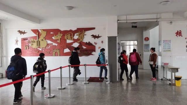 學(xué)校安檢門(mén)