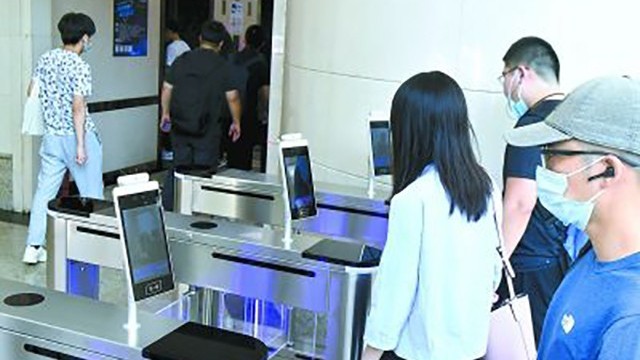 人臉識別測溫門禁一體機(jī)