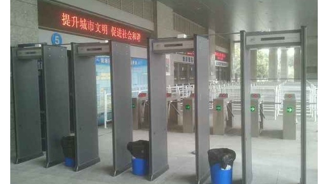 通道式金屬探測(cè)門(mén)降低人才市場(chǎng)安全風(fēng)險(xiǎn),維護(hù)人才市場(chǎng)的安全秩序