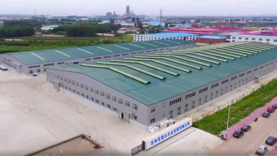 露天場(chǎng)所正常工作,吉林康達(dá)農(nóng)業(yè)機(jī)械安裝防雨型安檢門(mén)加強(qiáng)安全生產(chǎn)