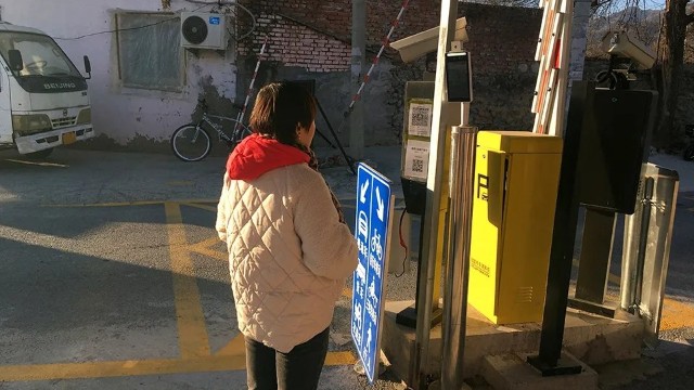 方便快捷!海淀蘇家坨鎮(zhèn)村居首個(gè)人臉識(shí)別測(cè)溫系統(tǒng)投入使用