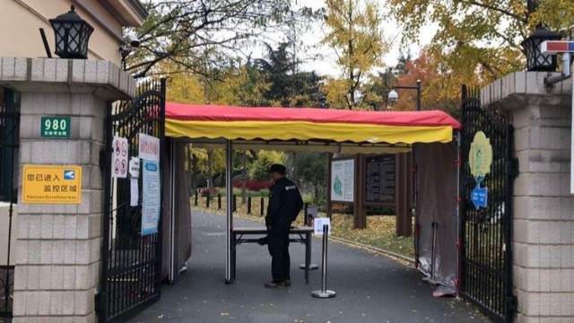 紅外線感應(yīng)測溫安檢門全面加強(qiáng)公園體溫監(jiān)測工作，確保游客安全