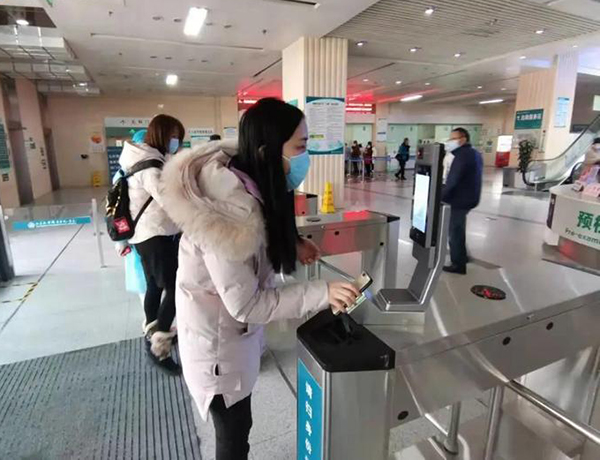 測體溫人臉識別一體機(jī)