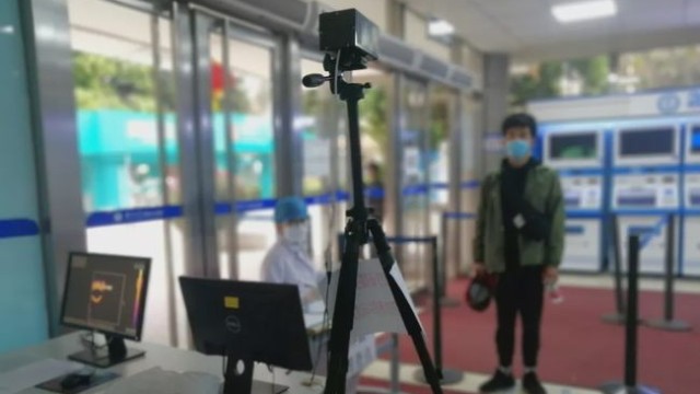 醫(yī)院啟用紅外線體溫測量儀,高效快速檢測保障醫(yī)務(wù)人員健康與安全