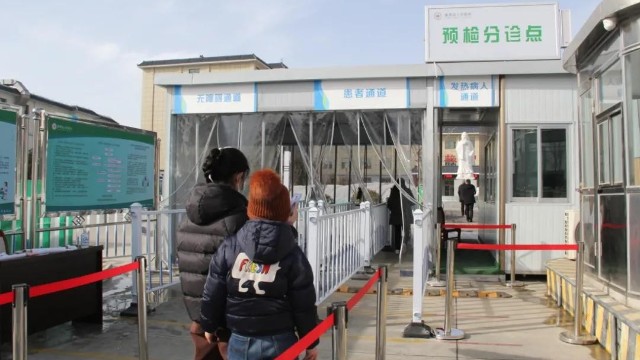 方便就醫(yī)，通渭縣人民醫(yī)院預(yù)檢分診智能閘機加強常態(tài)化疫情防控