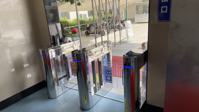 智能人臉識別測溫一體機(jī)加強(qiáng)衛(wèi)生院疫情防控