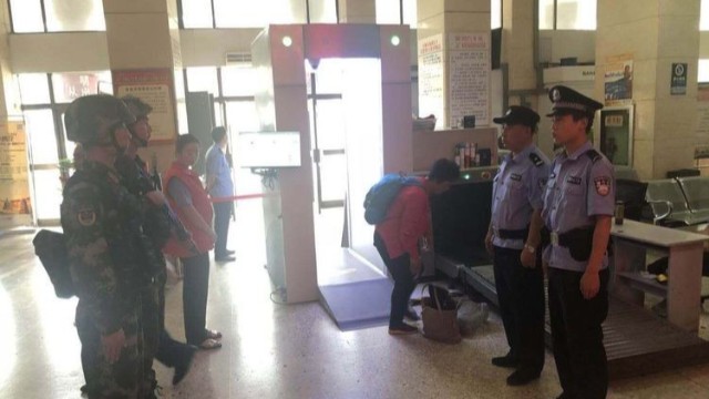 告別傳統(tǒng)人工安檢，智能安檢系統(tǒng)2秒鐘快速識別違禁物品