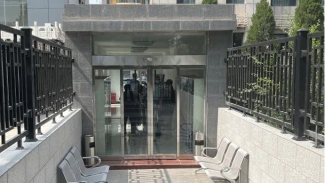 人民法院智慧安檢通道規(guī)范安全檢查、強(qiáng)化安保工作、保障訴訟安全