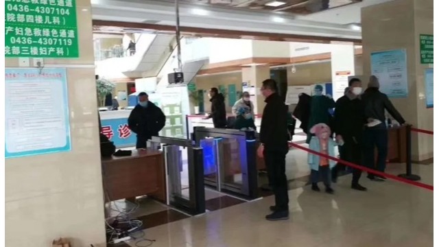 智能測(cè)溫閘機(jī)