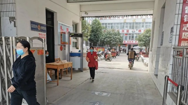 通過式人體測(cè)溫門